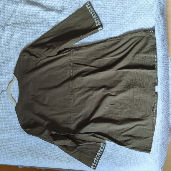 Super Cute Green & Cream Stiched Tunic in Medium - Picture 2 of 5